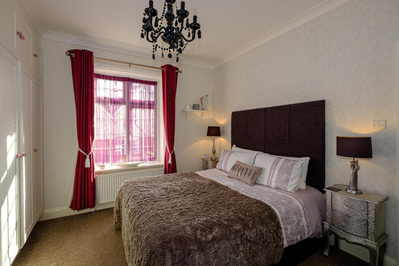 Robertsbrook Guest House Суонидж Экстерьер фото
