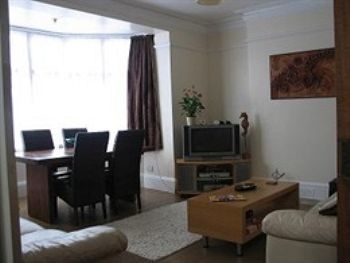 Robertsbrook Guest House Суонидж Экстерьер фото